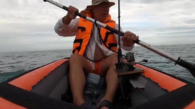 На байдарке у дальних буйков в Черноморском ставрида не подошла