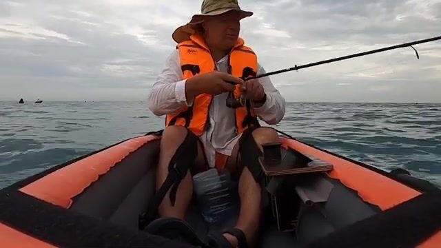 На байдарке у дальних буйков в Черноморском ставрида не подошла