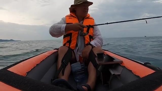 На байдарке у дальних буйков в Черноморском ставрида не подошла