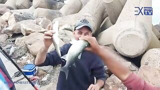 Разговор с любителями береговой рыбалки в Касабланке