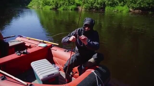 Первый хариус на таежной реке в Архангельской области