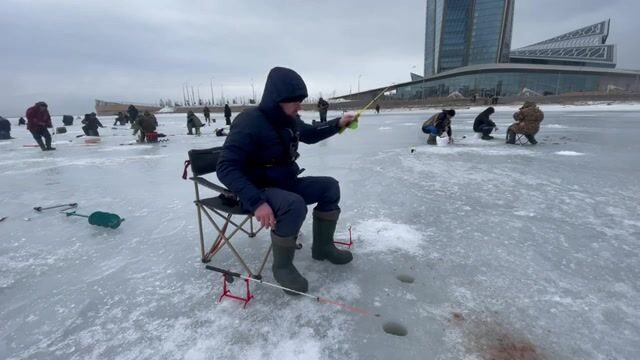 Плотва на Финском заливе у Лахта-центра