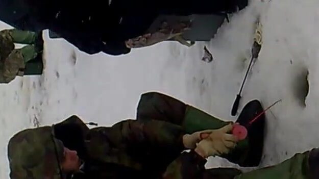 Рыбалка на Горьковском море с насаживанием наживки