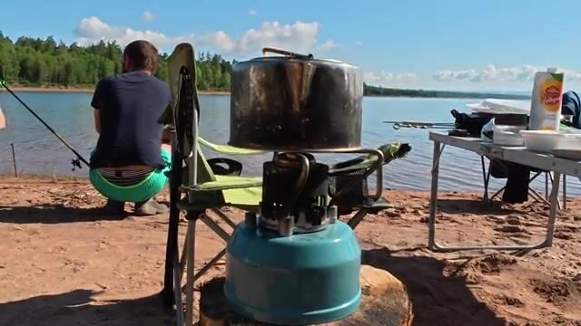 На Братском море племянники ловили лещей ночью
