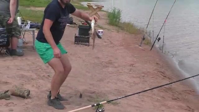 На Братском море племянники ловили лещей ночью