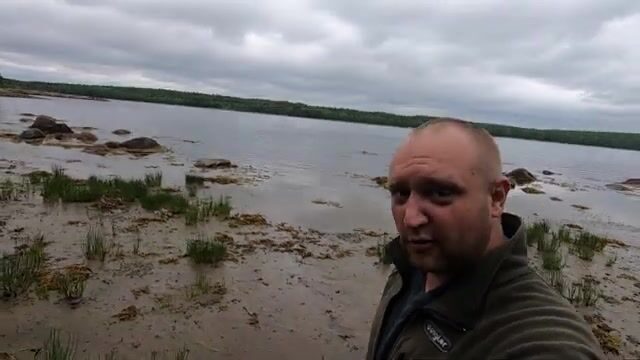 Треска на пескожила чуть не утащила удочку в губе Чупа