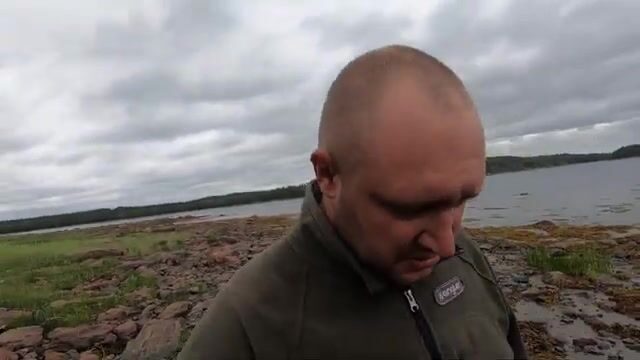 Треска на пескожила чуть не утащила удочку в губе Чупа
