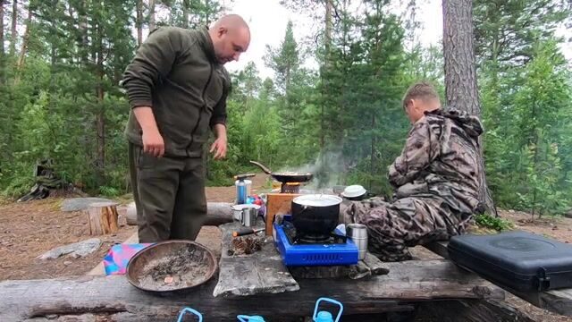 Треска на пескожила чуть не утащила удочку в губе Чупа