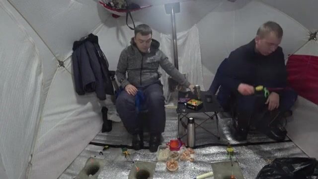 Растопил печку и дождался редких поклёвок в Унской губе