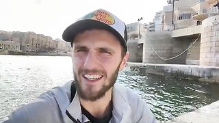 Поимка и выпуск небольшого серрана на червя на Мальте