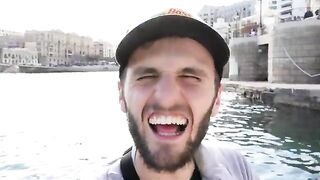 Поимка и выпуск небольшого серрана на червя на Мальте