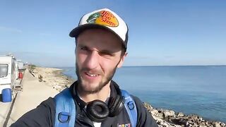 Поимка и выпуск небольшого серрана на червя на Мальте