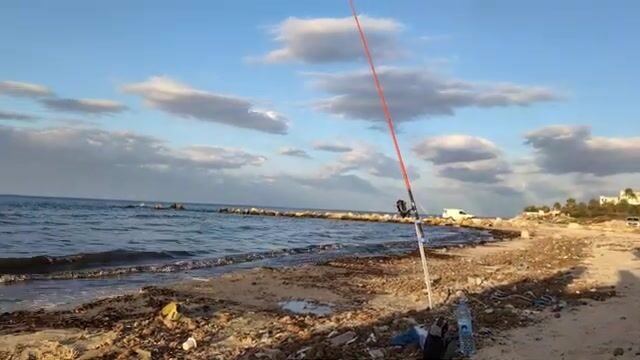 Разговор с местным рыбаком на побережье Монастира