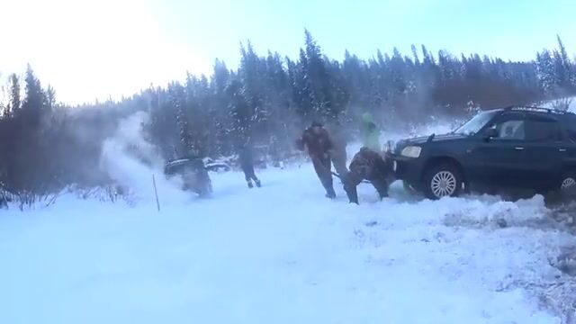 Тринадцать плотвиц на мормышку с красным опарышем в Бирюсинском заливе