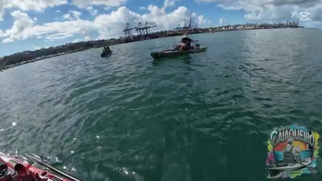 Поимка двух макрелей и каранкса на джиг с каяка в заливе Всех Святых у Салвадора