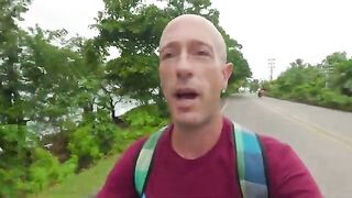 Густаво показал нам каймана в Биг-Понд на Сан-Андресе с помощью рыбки