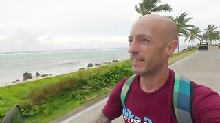 Густаво показал нам каймана в Биг-Понд на Сан-Андресе с помощью рыбки