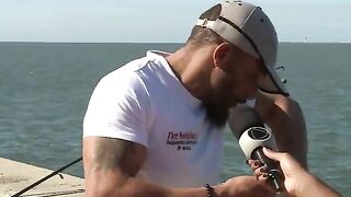 Береговая ловля на набережной Мапуту после рабочего дня