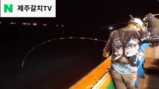 Дневная ловля рыбы-сабли напротив порта Доду на Чеджу