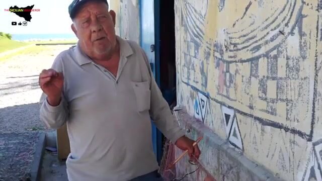 Антонио вяжет новую сеть в Сант-Эразмо, Палермо