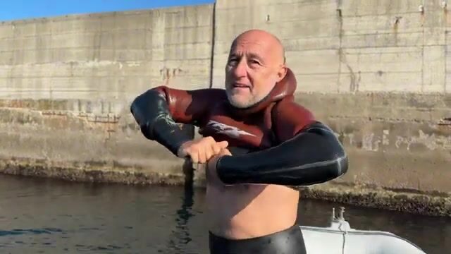 Подводная охота на сарага в зимнем море у Неаполя