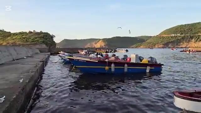 Подготовка рыбацких лодок в порту Деннери на Сент-Люсии