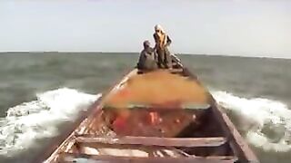 Совместная закупка, сушка и соление рыбы женским кооперативом в Сенегале