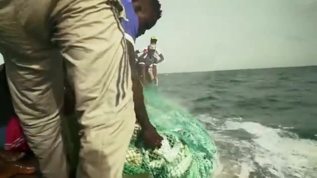 Тяжелый выход за сардиной в море у побережья Сенегала