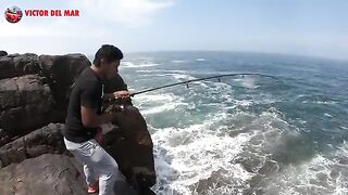 Утренняя ловля пехеррея и скумбрии на скалах Матарани