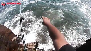 Утренняя ловля пехеррея и скумбрии на скалах Матарани