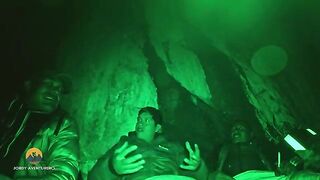 Вытягивание сети с форелью из озера в перуанских Андах