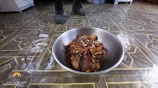Вытягивание сети с форелью из озера в перуанских Андах