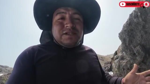Ручной леской у скал в Перу я снял несколько бурро и отпустил около четырех мелких