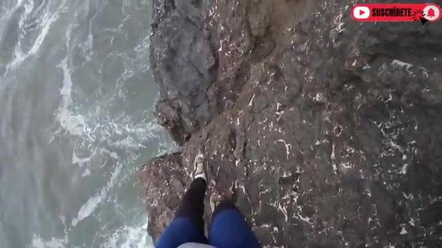 Ручной леской у скал в Перу я снял несколько бурро и отпустил около четырех мелких