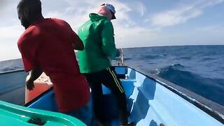 Поимка крупного тунца и возвращение в темноте у Тринидада