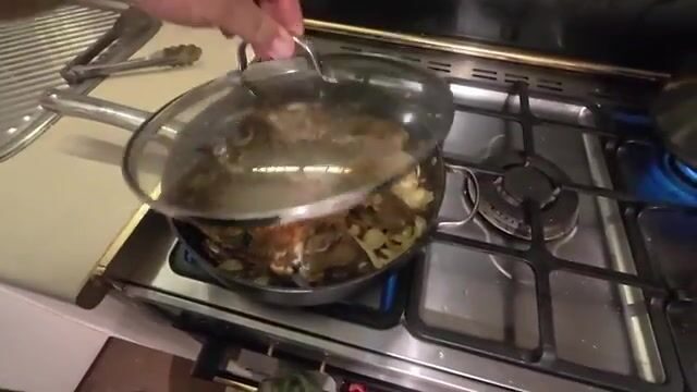 Подводная охота за рыбой-попугаем и ужин с ямсом на острове Эуа в Тонге