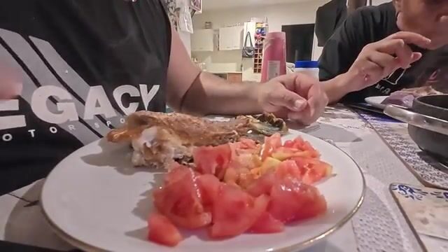 Подводная охота за рыбой-попугаем и ужин с ямсом на острове Эуа в Тонге