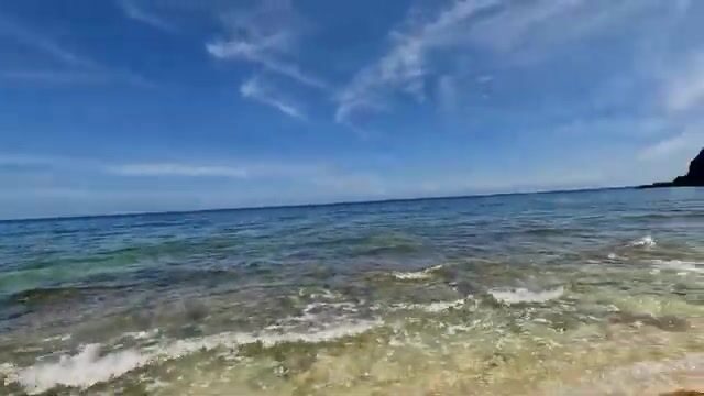 Поймал крупную рыбу и оставил ее между камнями, Восточный Тимор
