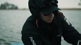 Щука длиной 92 сантиметра в подсаке на меловом карьере Канево в Польше