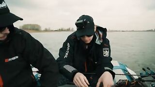Щука длиной 92 сантиметра в подсаке на меловом карьере Канево в Польше