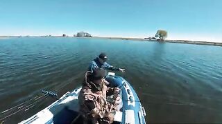 Щука длиной 92 сантиметра в подсаке на меловом карьере Канево в Польше