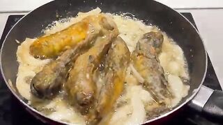 Ловля бычков и большого краба на пляже в Констанце