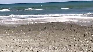 Ловля бычков и большого краба на пляже в Констанце