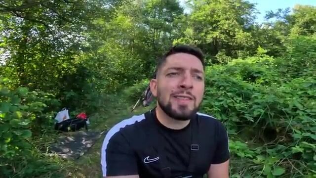 Поплавочная ловля лещей и плотвы на канале в кувшинках в Польше