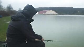 Фидерный поединок с опарышем на пруду Carp Lake в Тимише