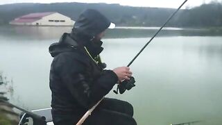 Фидерный поединок с опарышем на пруду Carp Lake в Тимише