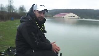 Фидерный поединок с опарышем на пруду Carp Lake в Тимише