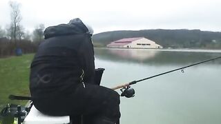 Фидерный поединок с опарышем на пруду Carp Lake в Тимише