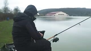 Фидерный поединок с опарышем на пруду Carp Lake в Тимише