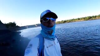 Крупный дорадо на водохранилище Пальмар в Уругвае